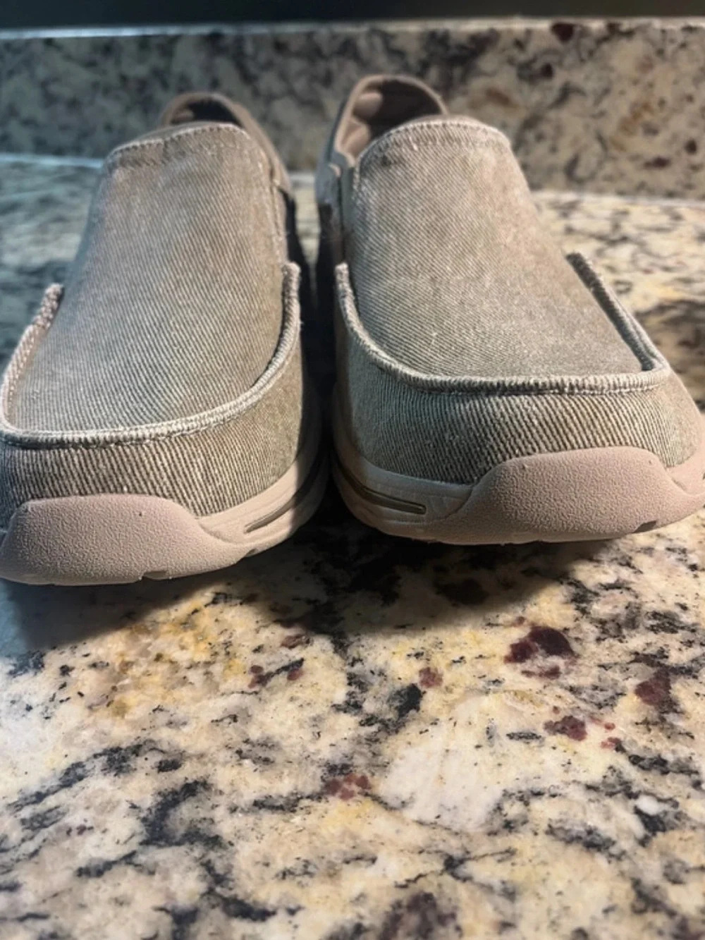 SKECHERS♦️EXTRA WIDE CASUAL SLIP IN